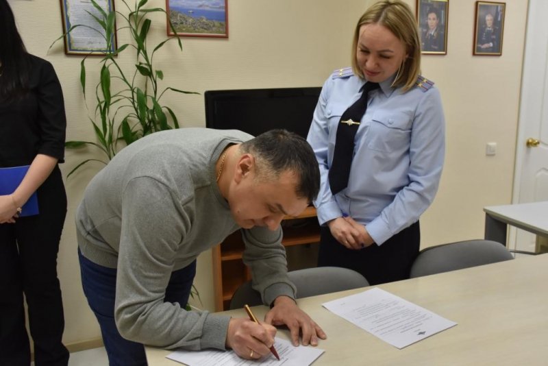 В Анадыре семья из республики Беларусь приняла присягу на гражданство Российской Федерации