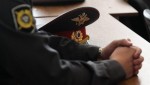 Руководство окружного Управления МВД России вручило почетную грамоту гражданину за оказанную помощь полиции